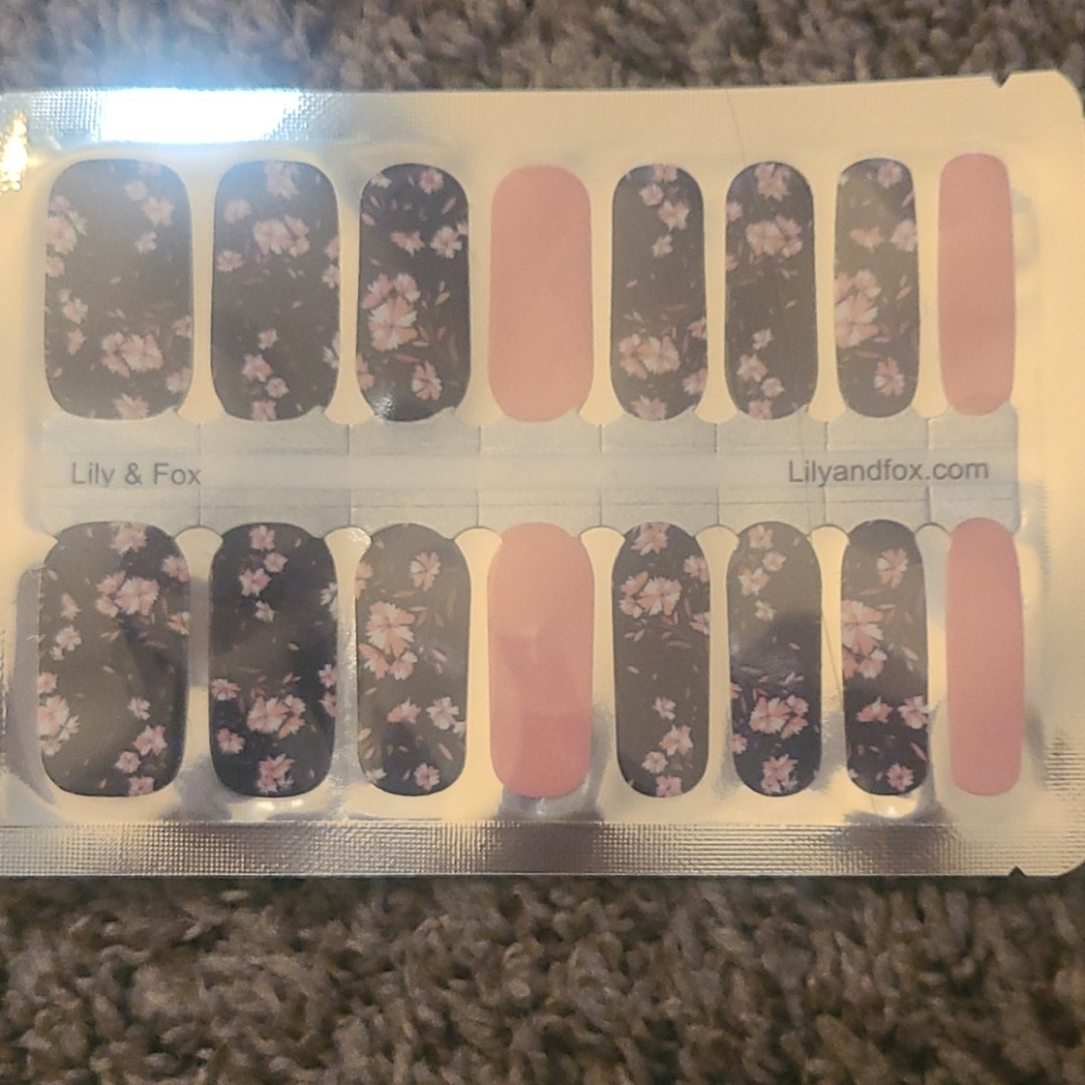 Nail 💅 Wraps - Picture 1 of 1